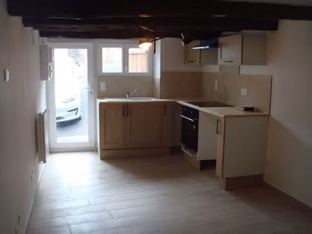 location appartement 1 pièce 20 m² à montmeyan (83670)