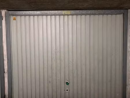loue garage fermé en sous-sol