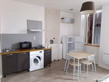 studio dans bâtisse ancienne