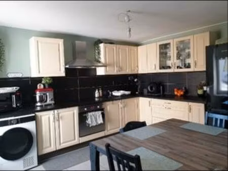 apparemment 3/ 4 chambres