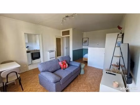 studio meublé avec place de parking et balcon