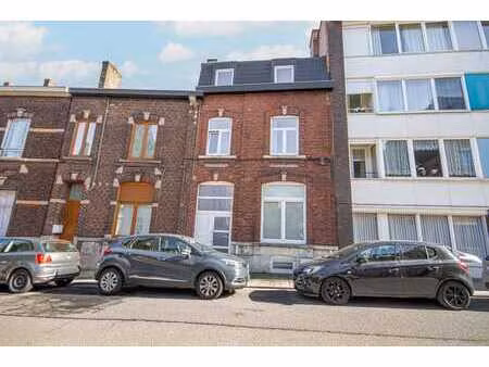 très bon immeuble de rapport de 2 appartements