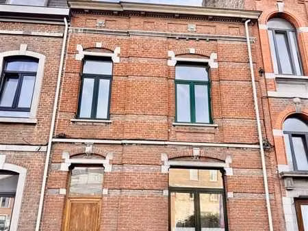 maison divisé en 3 appartements dont 2 rénové