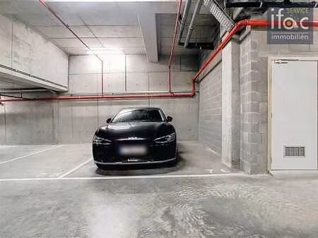 place de parking fermée dans un garage souterrain