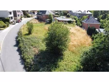 terrain à bâtir spacieux dans un quartier résidentiel