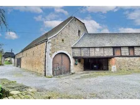 espace de stockage de ± 150m² au sol!