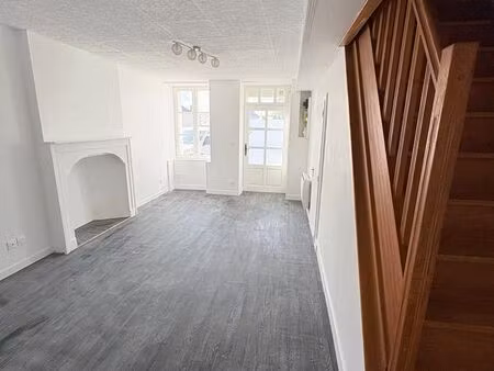 maison de caractère 93m² – 3 ch + bureau – au pied de l’abbaye – la roë