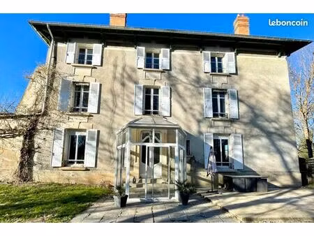 maison 8 pièces 232 m²