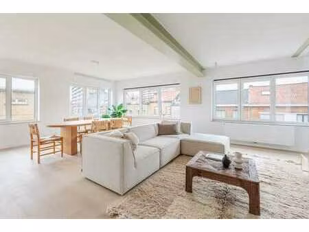 duplex rénové de 168 m2 avec balcon — sint-pieters-leeuw