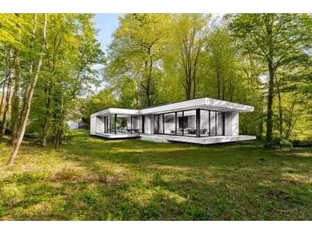 terrain à bâtir de plus de 42 ares en environnement boisé