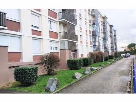 location appartement  m² t-2 à corbas  788 €