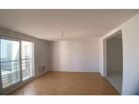 location appartement  m² t-2 à tours  730 €