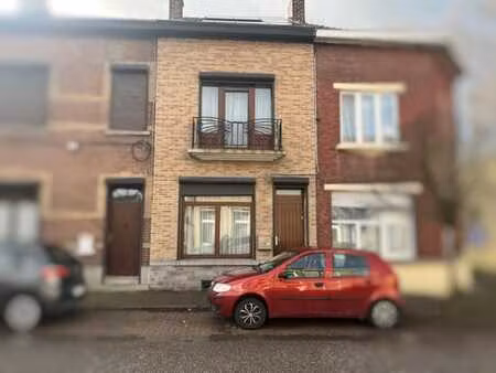 maison 2 façades  3 chambres avec double garage et jardin