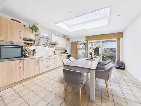 maison rénovée avec 4 chambres et jardin sud-est ! ideal 1er