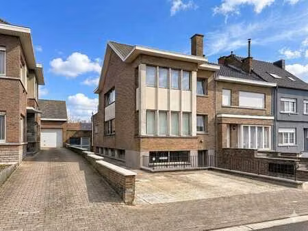 maison à ninove  aujourd'hui maison communautaire de 4 chamb