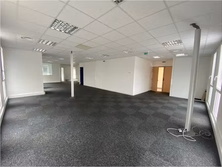 location local commercial