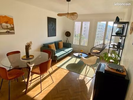 marseille 6ᵉ – vauban – t2 lumineux avec balcon filant et cave - 46m2