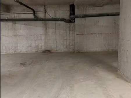 location place de parking sécurisée – proche mairie du 9eme/10eme - résidence neuve