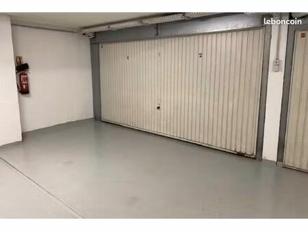 parking double box fermé menton