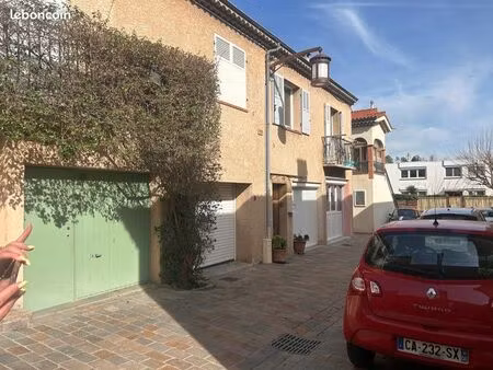 belle maison de ville composé de 2 beaux 3 pièces