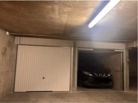 garage box en sous sol à vendre/ metro henon