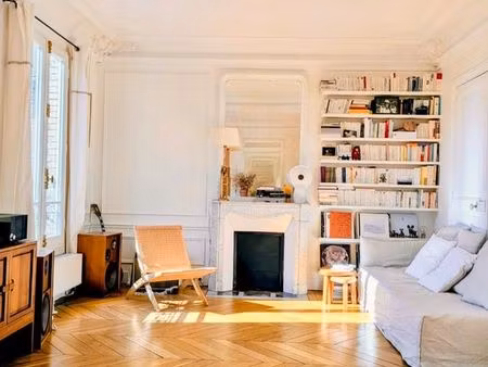 très bel appartement ancien vue dégagée sud sur cour