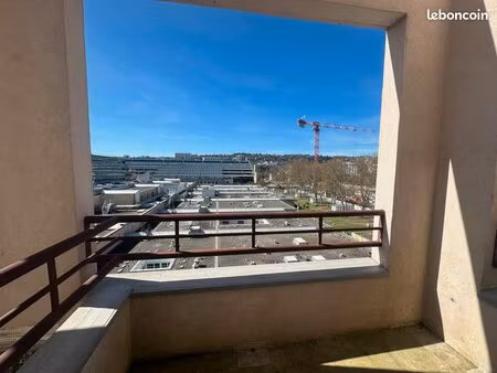 lyon 7e: t3 parfait etat avec balcon au calme sans vis a vis