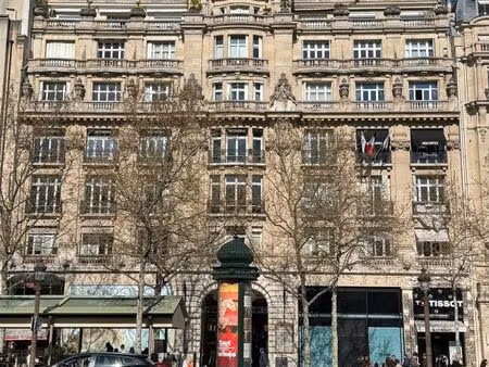 bureau 25 m2 champs-élysées refait à neuf à louer