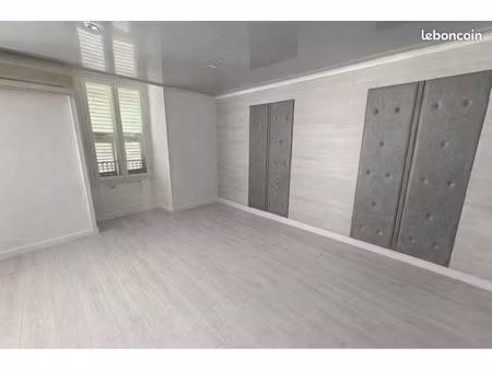 local libre 70-80m2 rue massena