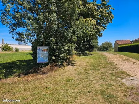 terrain 645 m² saint martin le chatel