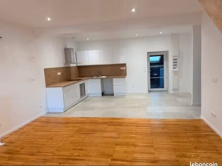 t5 140 m² entièrement rénové – terrasse couverte 40 m² – centre saint-andré-de-cor