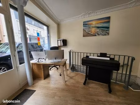 bureau à louer –espace de travail disponible