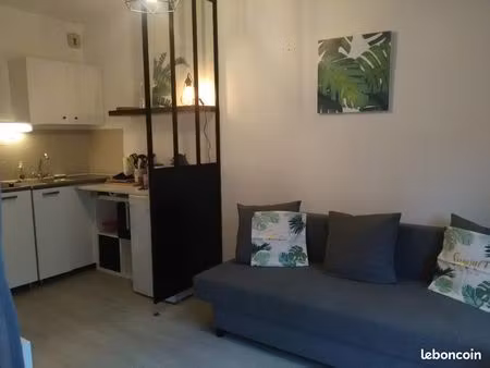 appartement 2 chambres  parking  double vitrage neuf  climatisation réversible  salle d'ea