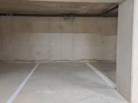 place de parking s/sol brignoles