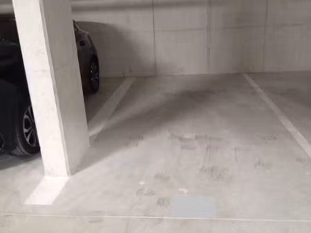 idéal investisseur - lot de 3 places de parking à hyères