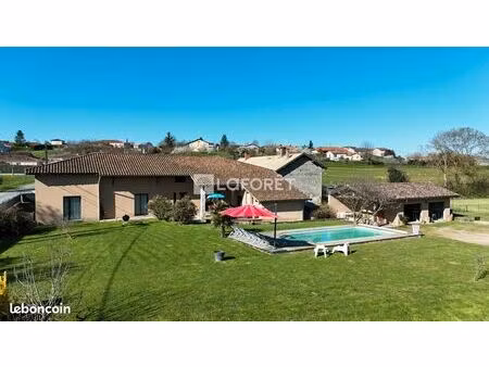 propriété 12 pièces 251 m²