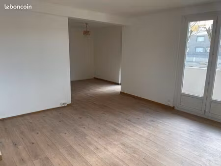 appartement de 3 pièces plus double salon 70m refait à neuf au rez de chaussée faible char