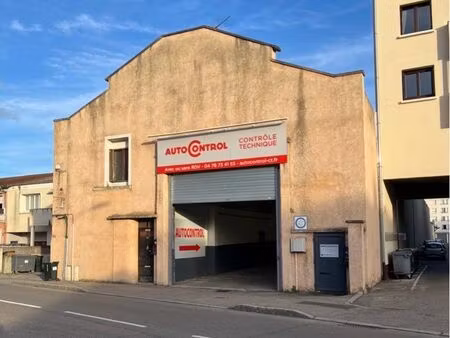 local dépôt mur 1200m2