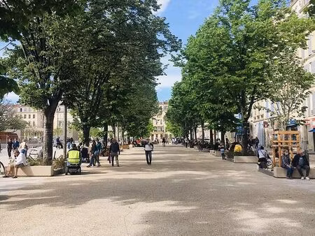 place jean jaures : bar / restau licence iv
