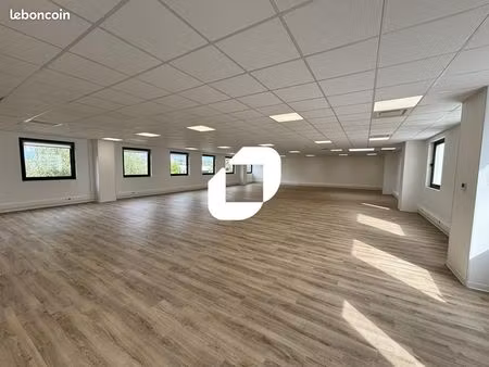 bureau 2 078 m²