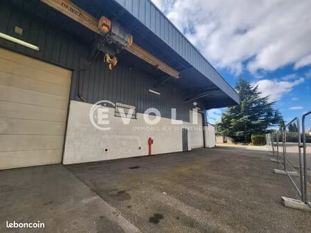 local d'activité 1 350 m²