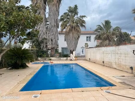 maison avec piscine sur terrain avec détachement de parcelle à carnoules