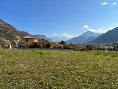 terrain constructible de 1139 m²