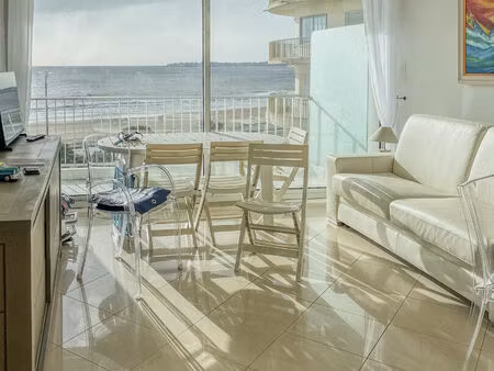 studio meublé avec terrasse vue mer et parking