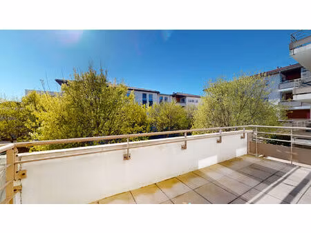 coup de coeur et luminosité t3 avec terrasse et parkings