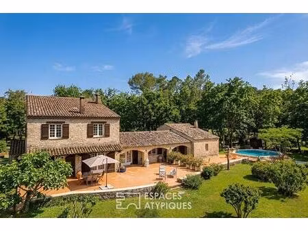 bastide provençale au coeur d’un domaine préservé