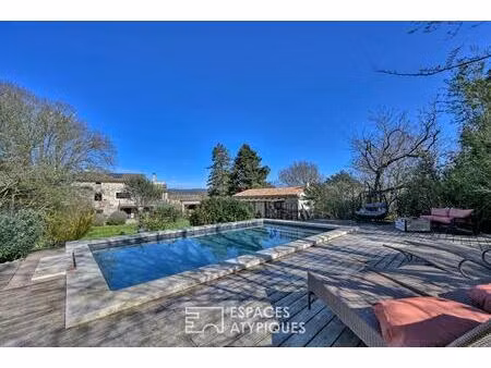 ancienne ferme viticole revisitée avec atelier d'artiste et piscine