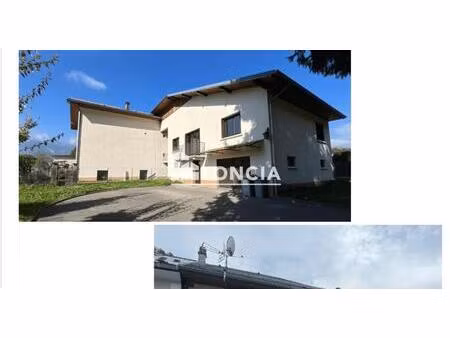 ensemble immobilier de deux maison avec 3 logements en partie loués