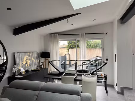 maison en pierres rénovée 5 pièces les billaux 120 m²