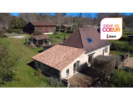 maison en pierre avec piscine et dépendance à proximité de b